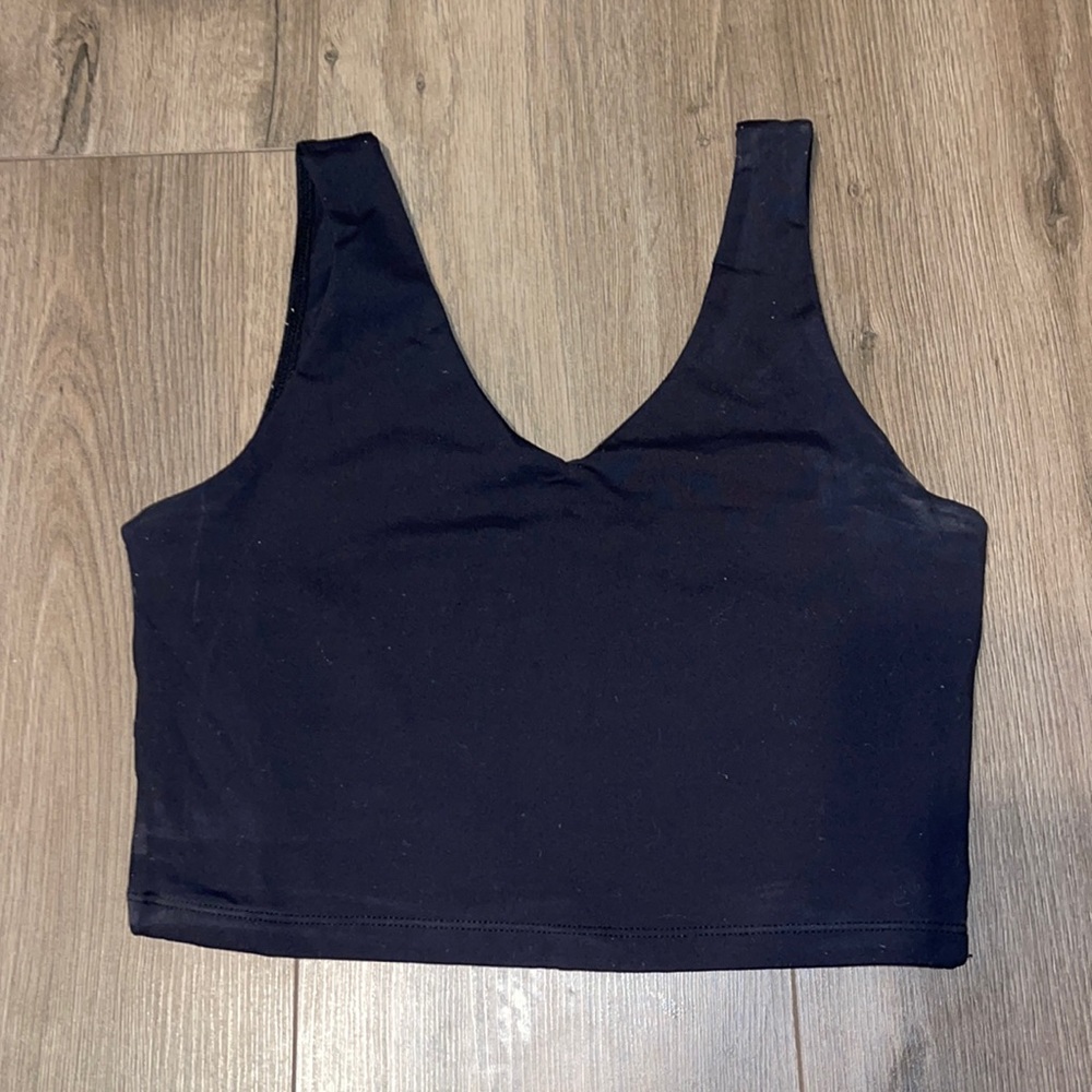 black workout crop top
